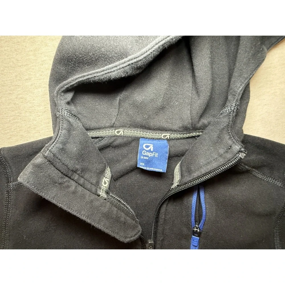 Gap Fit. Toddler size xs. black zip up hoodie. blue line.